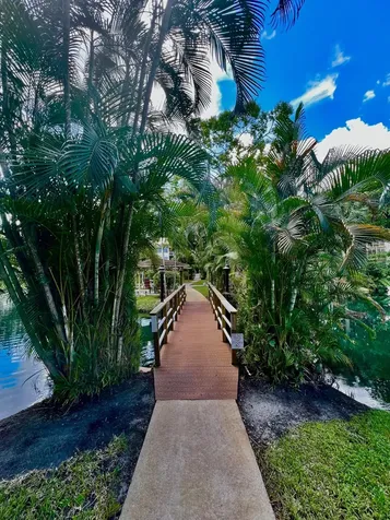5121 W Oakland Park Boulevard Lauderdale Lakes FL 33313