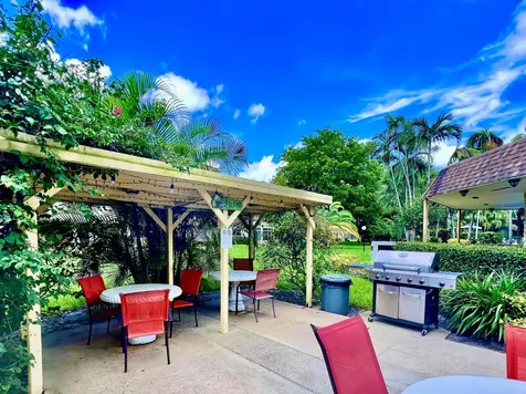 5121 W Oakland Park Boulevard Lauderdale Lakes FL 33313