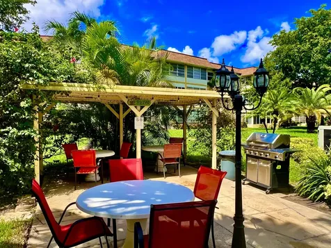 5121 W Oakland Park Boulevard Lauderdale Lakes FL 33313