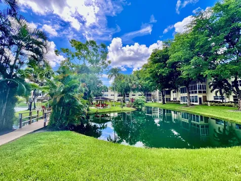 5121 W Oakland Park Boulevard Lauderdale Lakes FL 33313