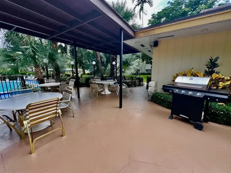 5121 W Oakland Park Boulevard Lauderdale Lakes FL 33313