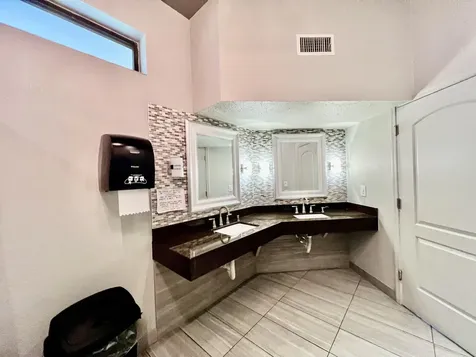 5121 W Oakland Park Boulevard Lauderdale Lakes FL 33313