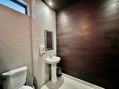 5121 W Oakland Park Boulevard Lauderdale Lakes FL 33313