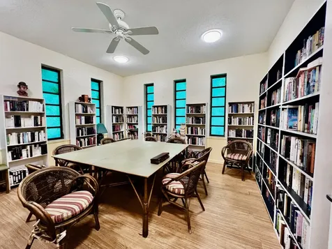 5121 W Oakland Park Boulevard Lauderdale Lakes FL 33313