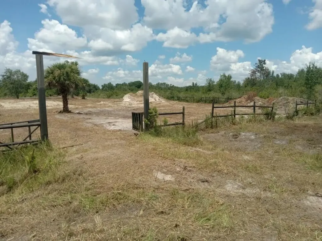 19145 NW 270th Street Okeechobee FL 34972