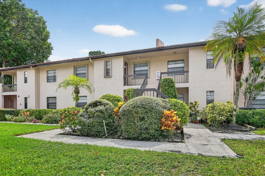 9268 Vista Del Lago Boca Raton FL 33428