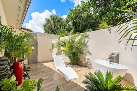 2041 Ne 30th Street Fort Lauderdale FL 33306