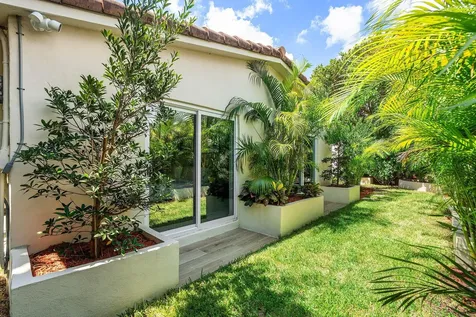 2041 Ne 30th Street Fort Lauderdale FL 33306