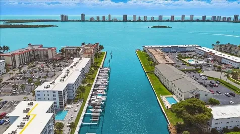 104 Paradise Harbour 112 Boulevard North Palm Beach FL 33408