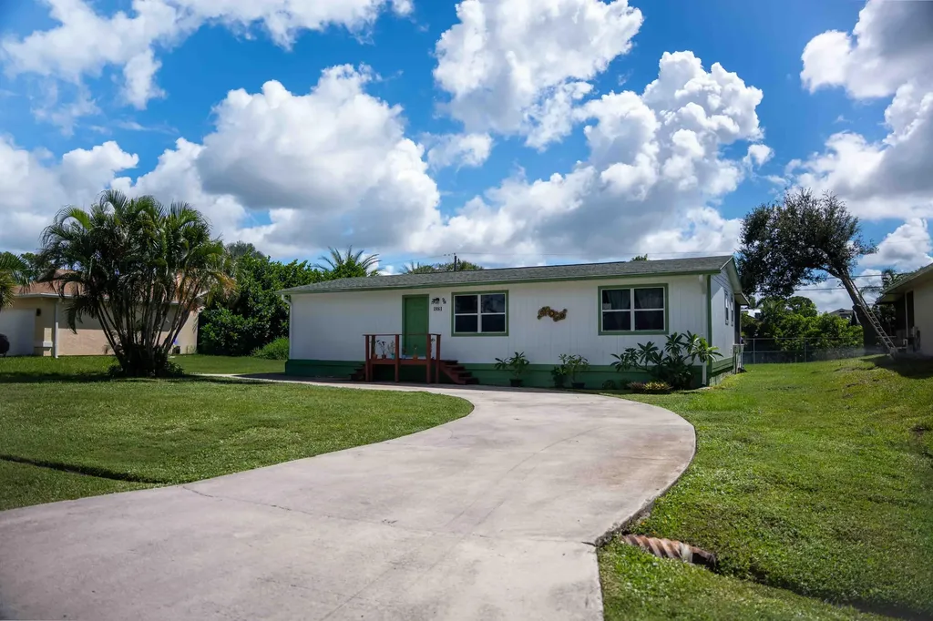 1881 Se Manth Lane Port Saint Lucie FL 34983