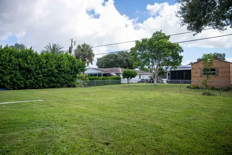1881 Se Manth Lane Port Saint Lucie FL 34983