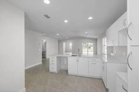 12 Los Gatos Lane Port Saint Lucie FL 34952