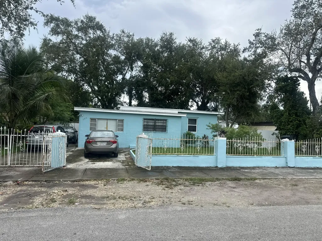 2315 Nw Nw 97th Street Miami FL 33147