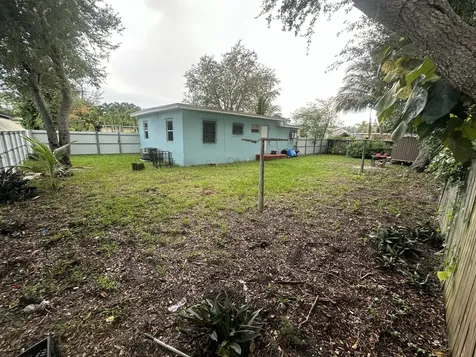 2315 Nw Nw 97th Street Miami FL 33147