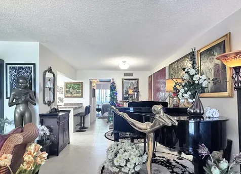 208 Wellington West Palm Beach FL 33417