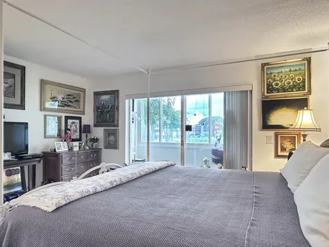 208 Wellington West Palm Beach FL 33417