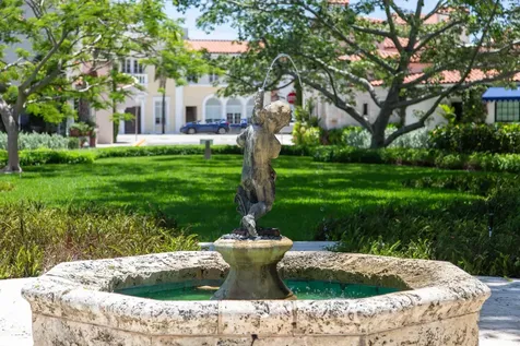 236 Phipps Plaza Palm Beach FL 33480