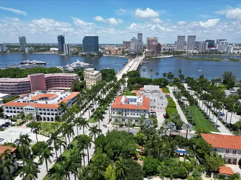 236 Phipps Plaza Palm Beach FL 33480