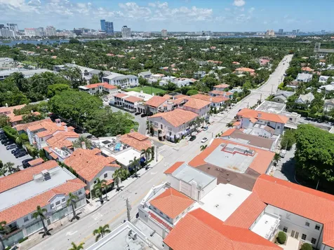 236 Phipps Plaza Palm Beach FL 33480