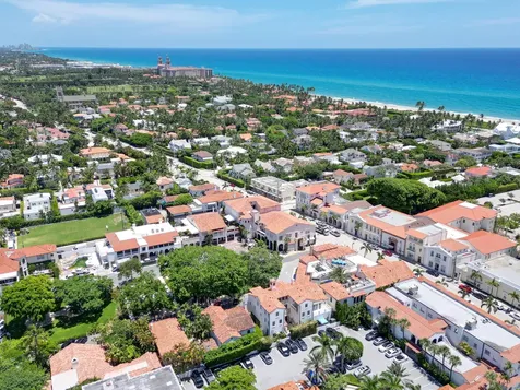 236 Phipps Plaza Palm Beach FL 33480