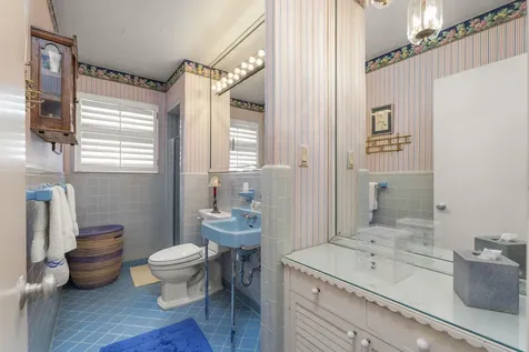 241 Via Linda Palm Beach FL 33480
