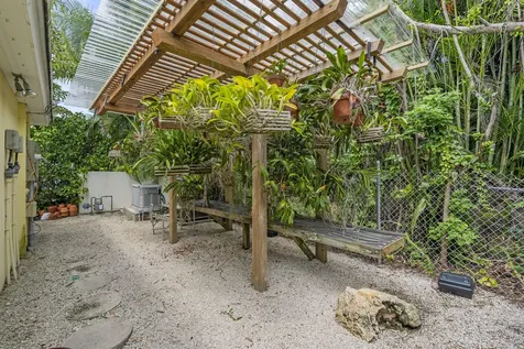 241 Via Linda Palm Beach FL 33480