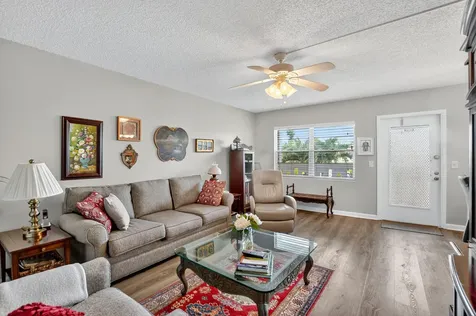 27 Fanshaw A Boca Raton FL 33434