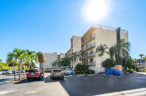 896 N Federal Highway Lantana FL 33462
