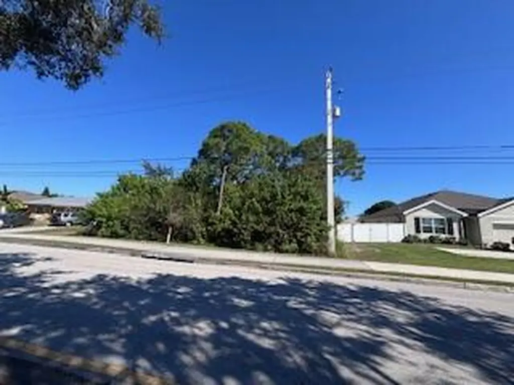 2249 SE Lennard Road Port Saint Lucie FL 34952
