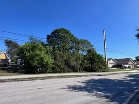 2249 SE Lennard Road Port Saint Lucie FL 34952