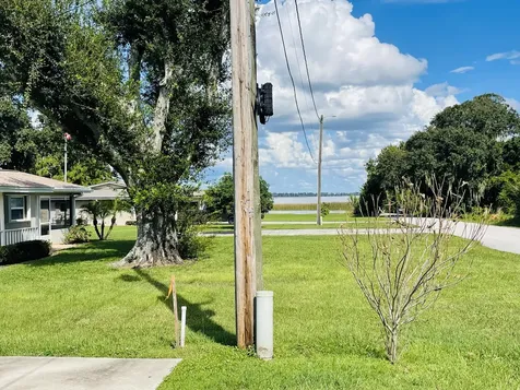 1610 Pruitts Landing Lake Placid FL 33852
