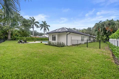 18433 Se Heritage Drive Tequesta FL 33469