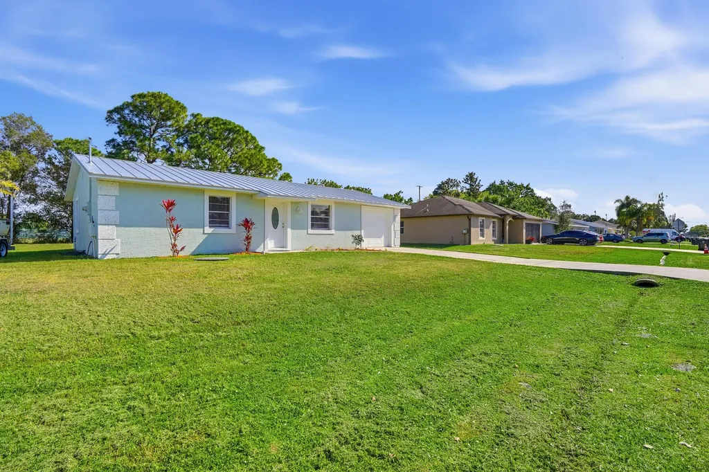 381 Nw Curtis Street Port Saint Lucie FL 34983