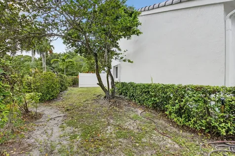 6032 Rossmoor Lakes Court Boynton Beach FL 33437