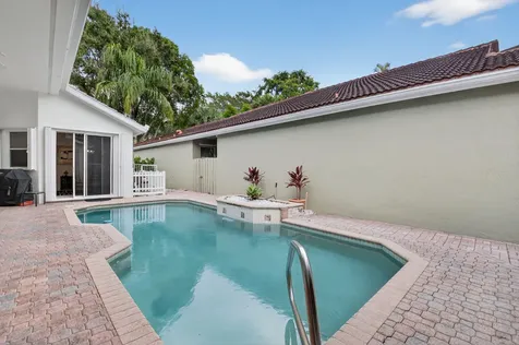 6032 Rossmoor Lakes Court Boynton Beach FL 33437