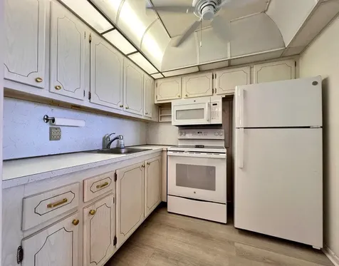 434 Southampton B West Palm Beach FL 33417