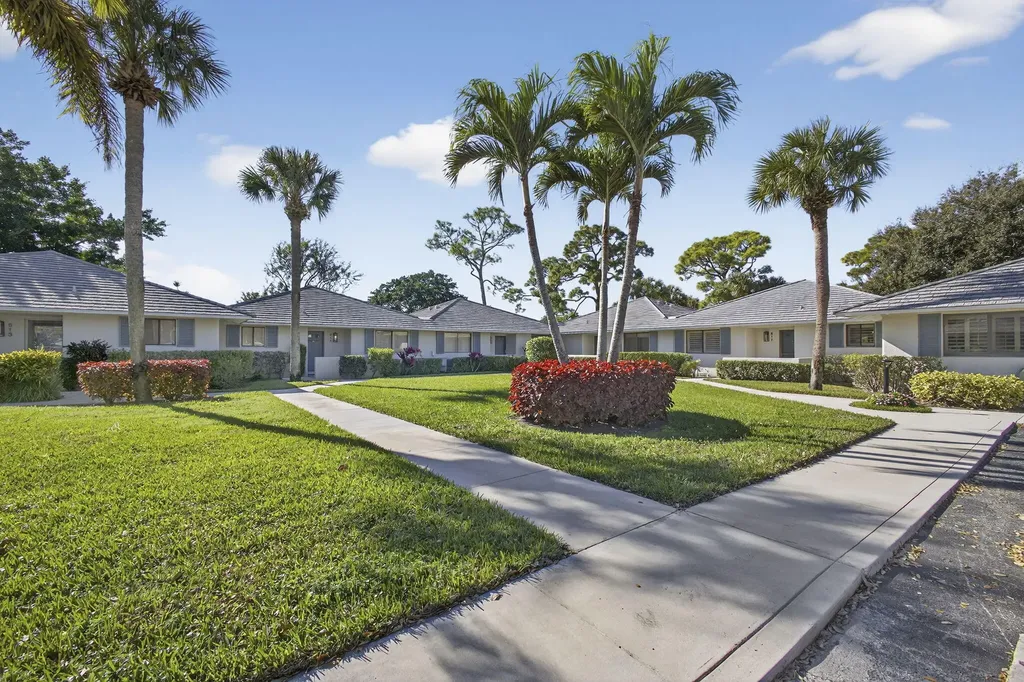 516 Club Drive Palm Beach Gardens FL 33418