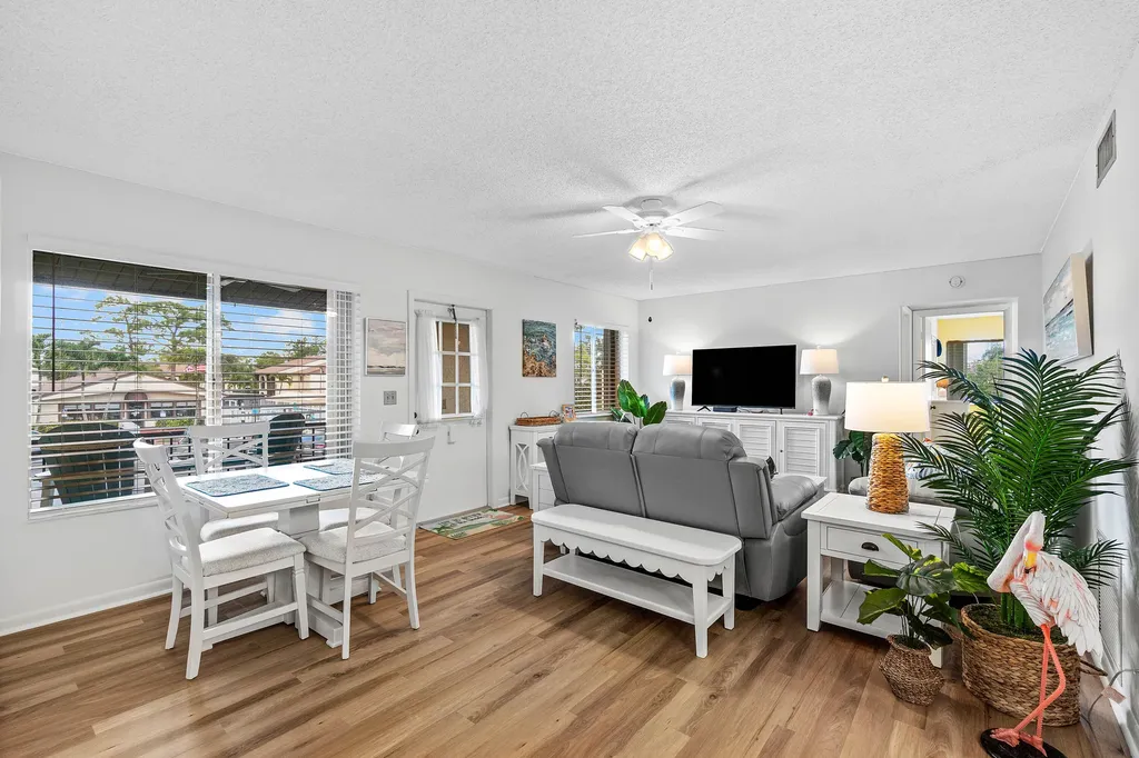 302 Knotty Pine Circle Greenacres FL 33463