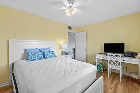 302 Knotty Pine Circle Greenacres FL 33463