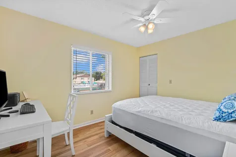 302 Knotty Pine Circle Greenacres FL 33463