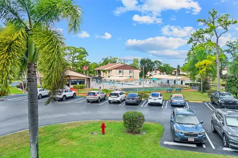 302 Knotty Pine Circle Greenacres FL 33463