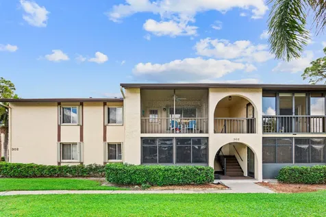 302 Knotty Pine Circle Greenacres FL 33463