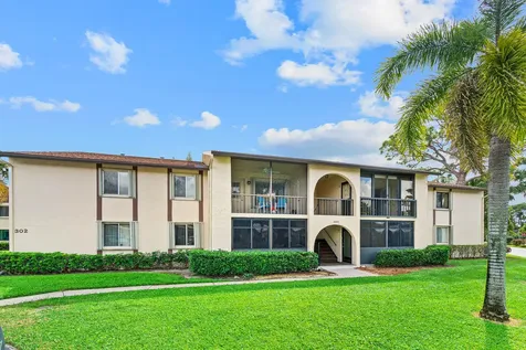 302 Knotty Pine Circle Greenacres FL 33463