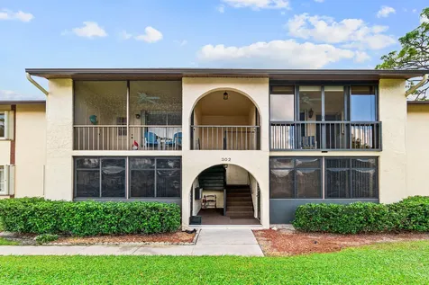 302 Knotty Pine Circle Greenacres FL 33463