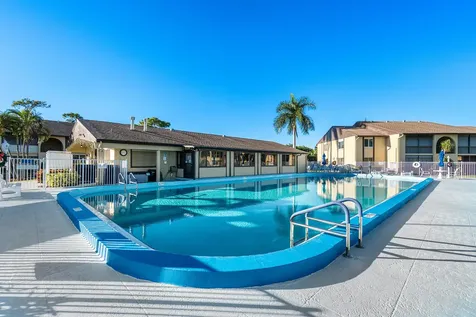 302 Knotty Pine Circle Greenacres FL 33463