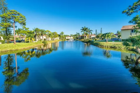 302 Knotty Pine Circle Greenacres FL 33463