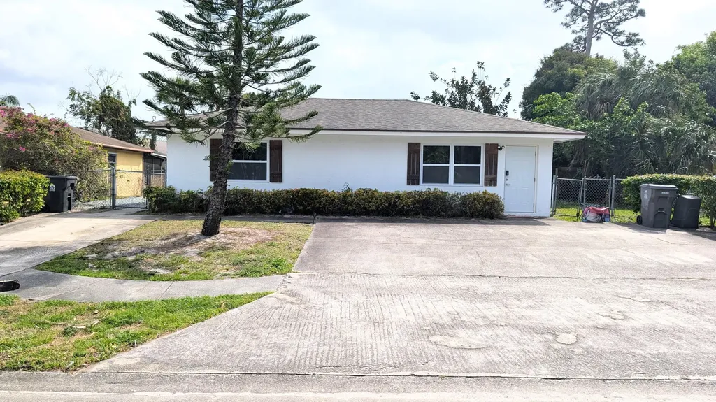 9062 W Highland Pines Boulevard Palm Beach Gardens FL 33418