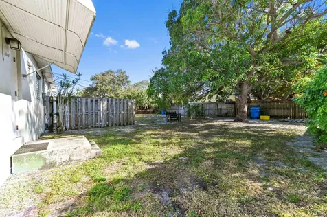 332 W Mango Street Lantana FL 33462