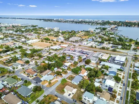 332 W Mango Street Lantana FL 33462
