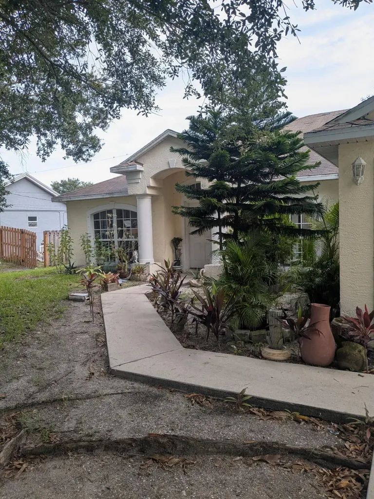 265 Se Twig Avenue Port Saint Lucie FL 34983